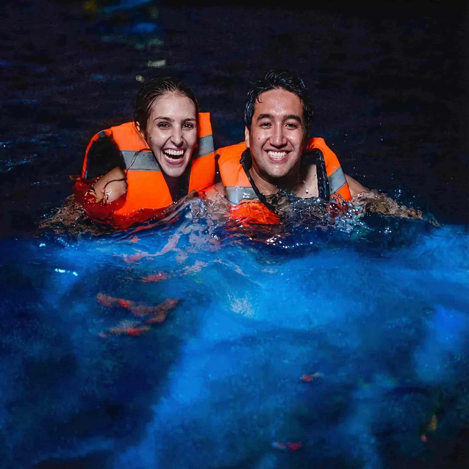 Bioluminiscencia nocturna en la Laguna de Manialtepec